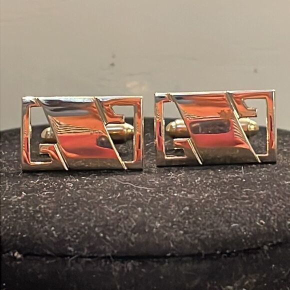 Vintage-1960s-Shields gold tone geometric space age bullet back cuff links - Picture 2 of 13